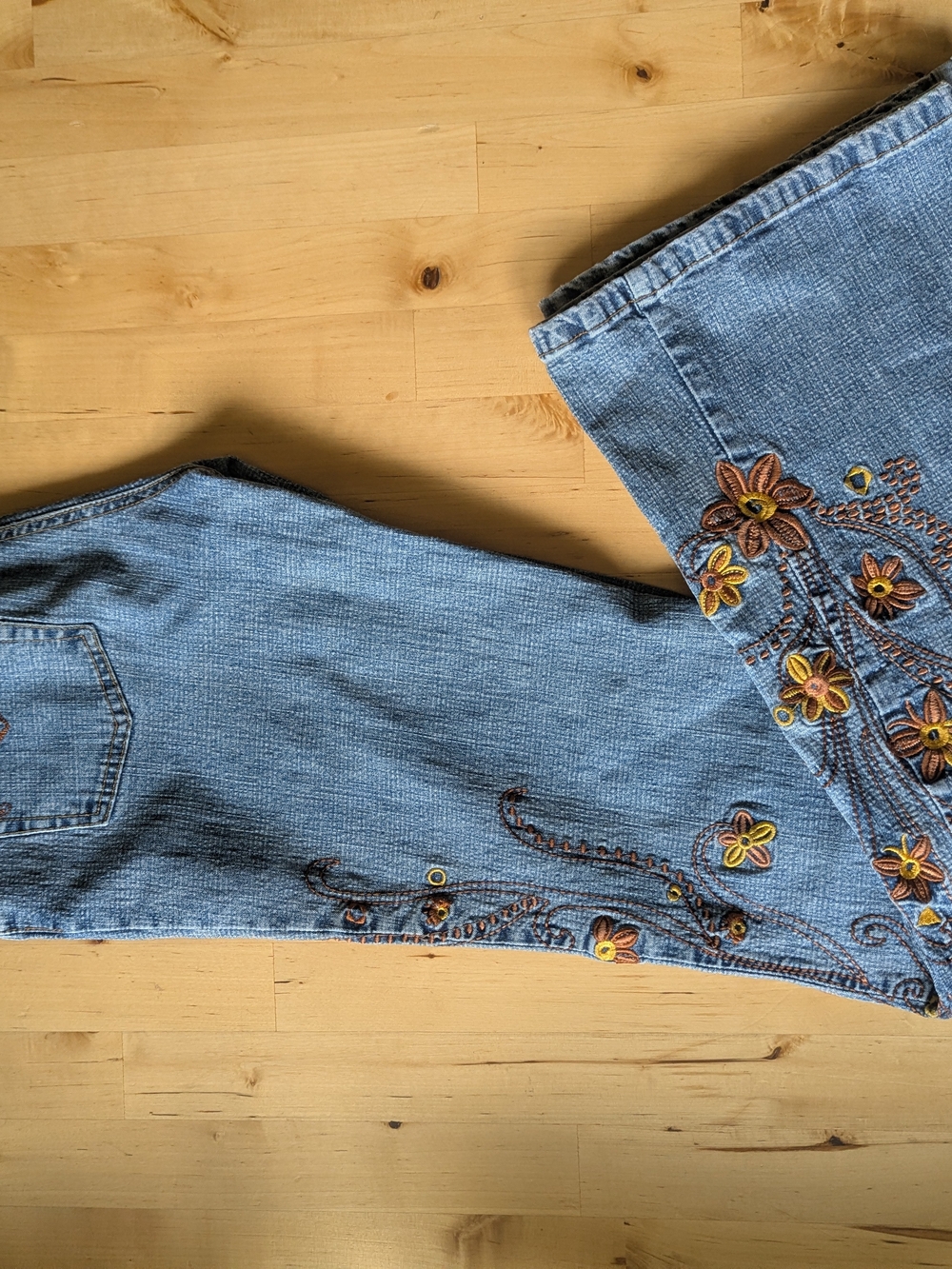 Vintage Y2K Embroidered Blue Women's Bootcut Jeans - Floral Detail